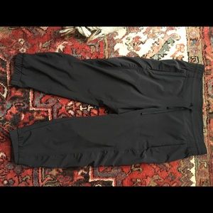 ATHLETA La Viva Cropped Pants, like new! Size 2